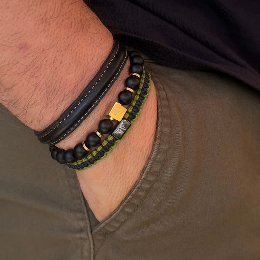 Pulsera de Ónix Negro Mate elástica 8mm oro 18k para Hombre