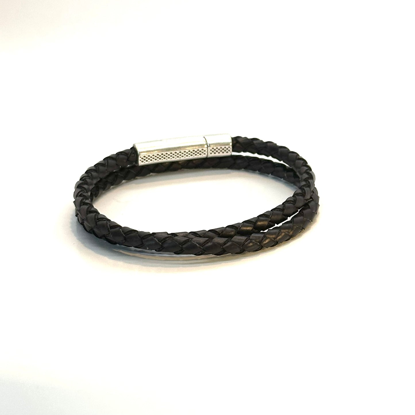 Pulsera de Cuero Trenzado y Macramé: Elegancia y Estilo Atemporal