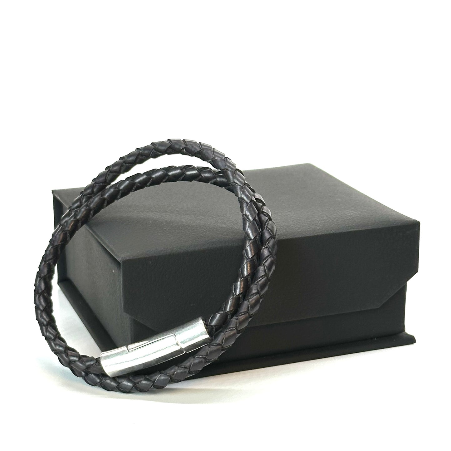 Pulsera de Cuero Trenzado y Macramé: Elegancia y Estilo Atemporal