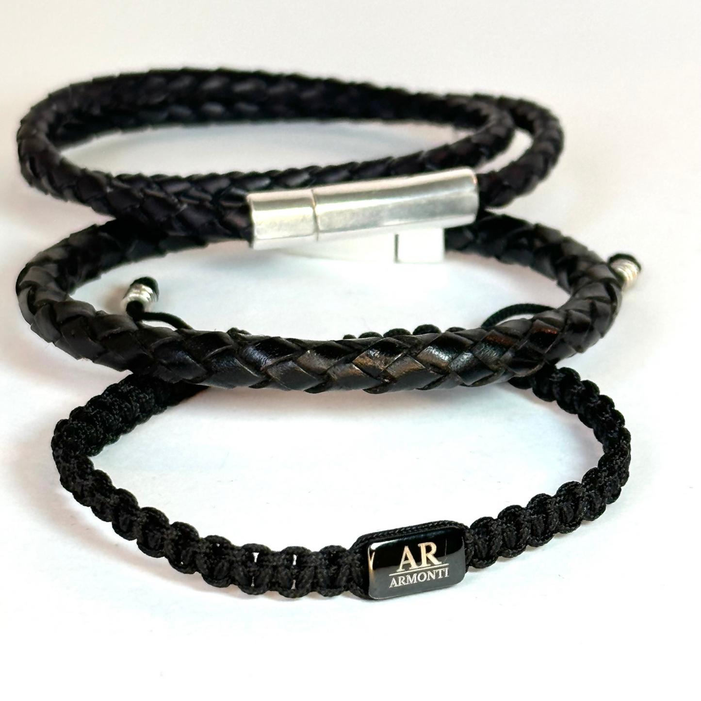 Set de pulseras de cuero negro trenzado y macramé para hombre: Elegancia y estilo atemporal