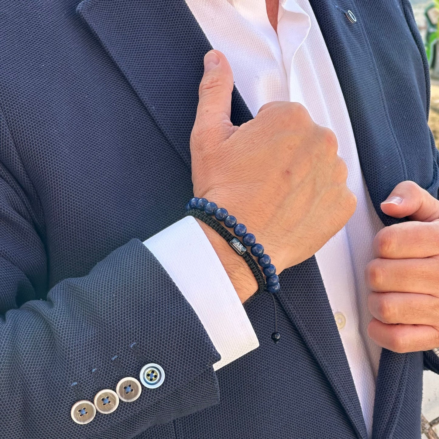 Pulsera Lapislázuli y Macramé Negro: Sabiduría, Poder y Estilo Sofisticado