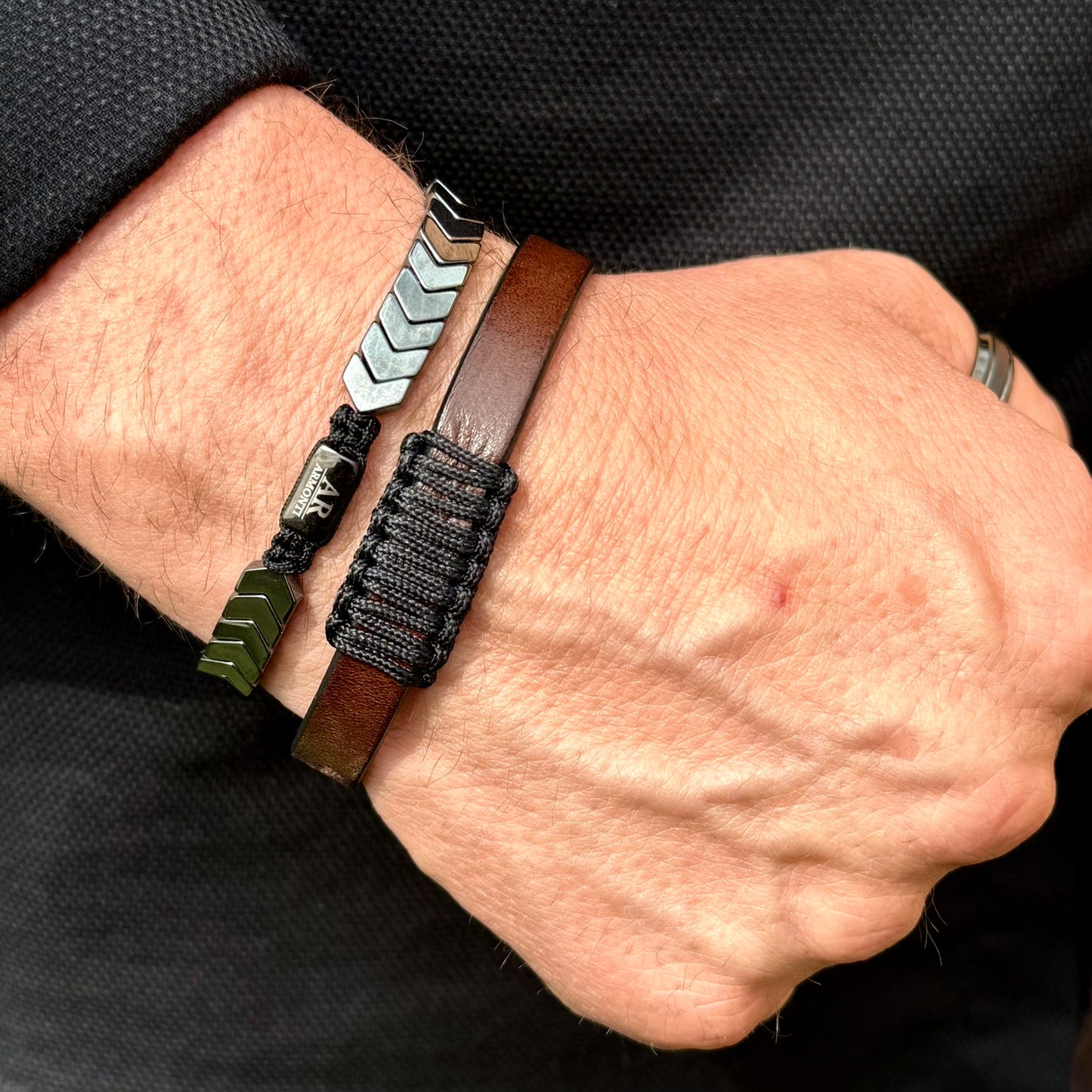 Pulsera Armonti | Joyería Artesanal para hombre | cuero italiano natural plano y oro| cuero plano y oro