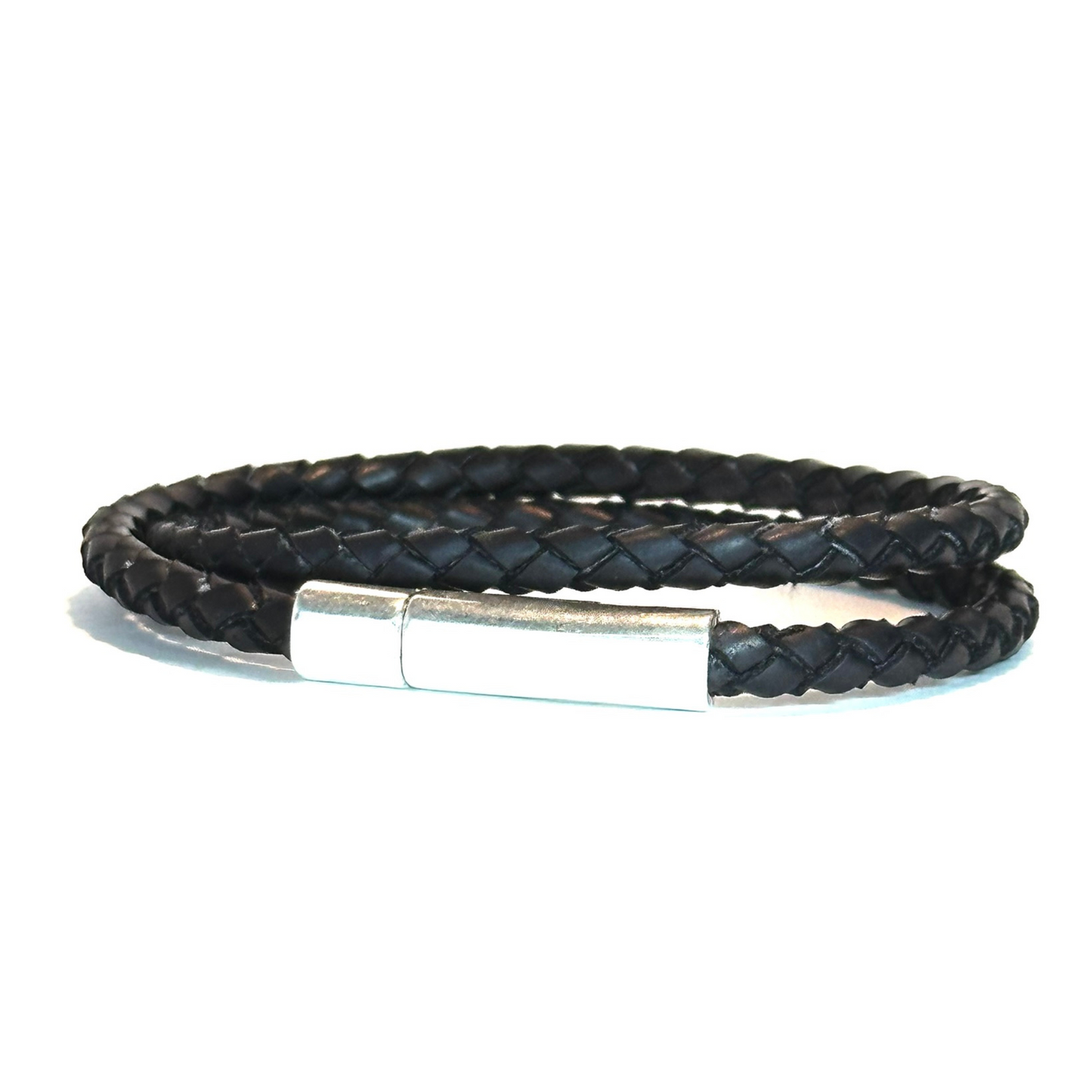 Brown braided leather and macramé bracelet: elegance and timeless style
