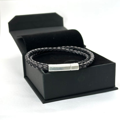 Pulsera de Cuero Trenzado y Macramé: Elegancia y Estilo Atemporal