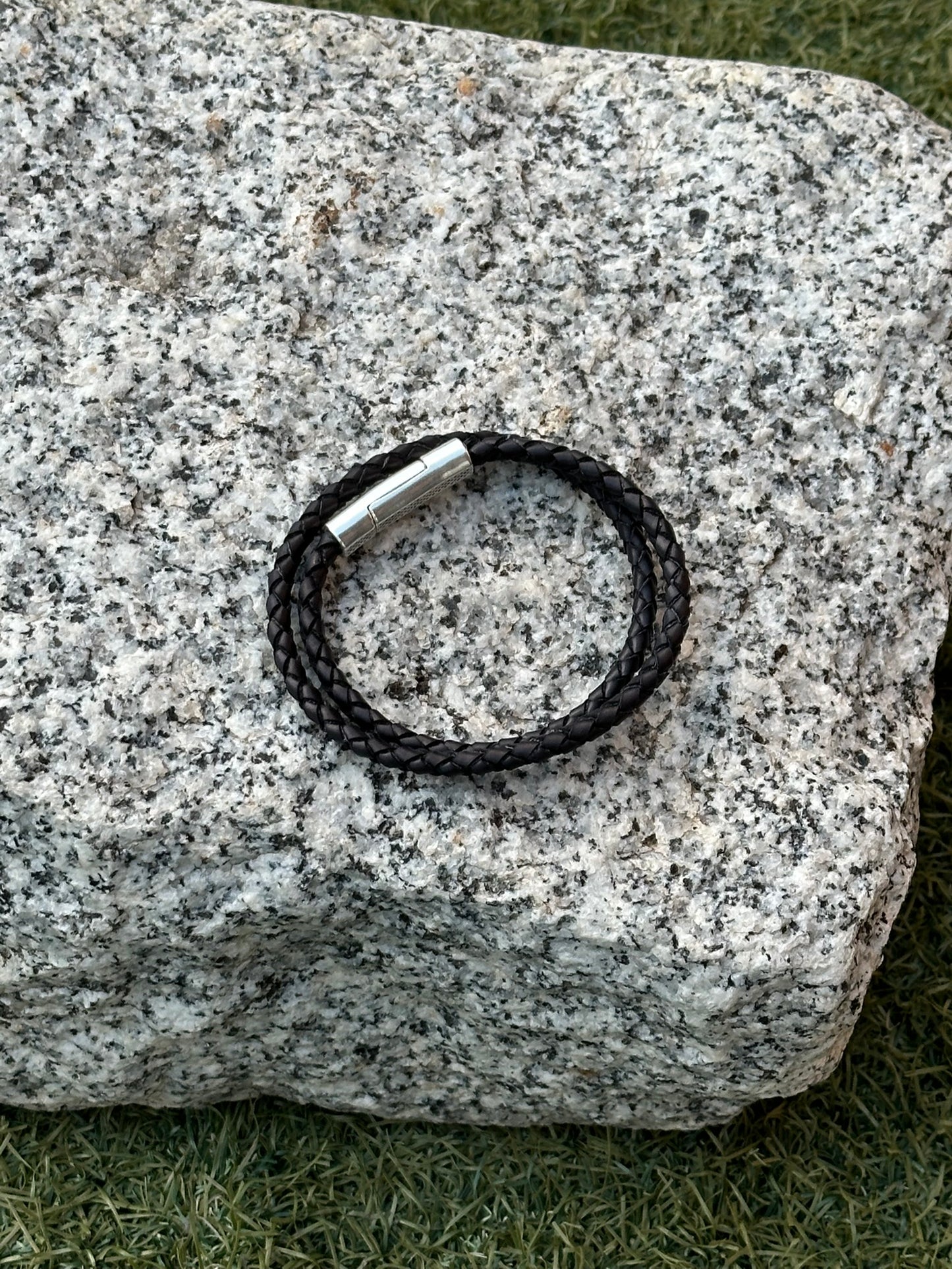 Pulsera Armonti | Joyería Artesanal para hombre | cuero italiano natural trenzado y plata | cuero trenzado y plata