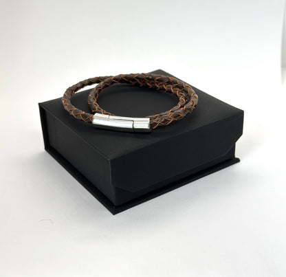 Pulsera Armonti | Joyería Artesanal para hombre | cuero italiano natural trenzado y plata | cuero trenzado y plata