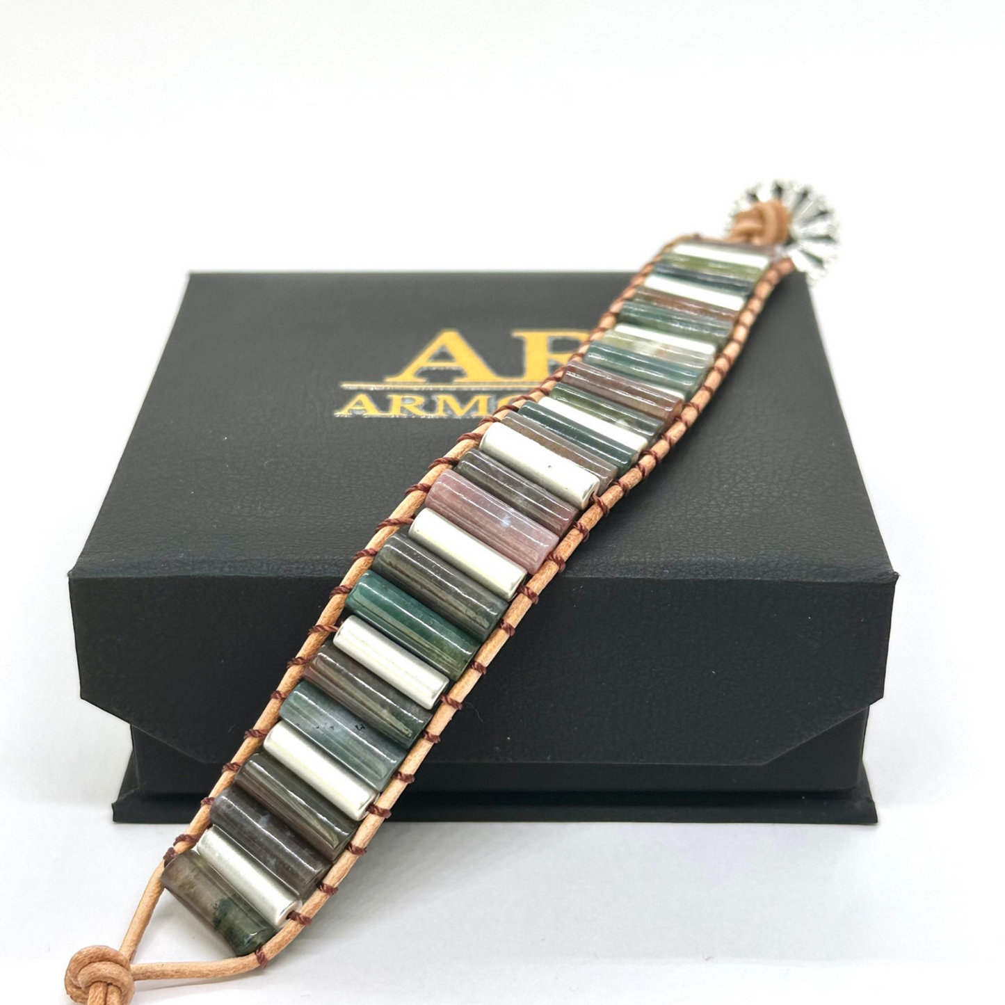 Pulsera de Jade Verde Vivo Joyería Artesanal para Mujeres Inspirada en la Naturaleza