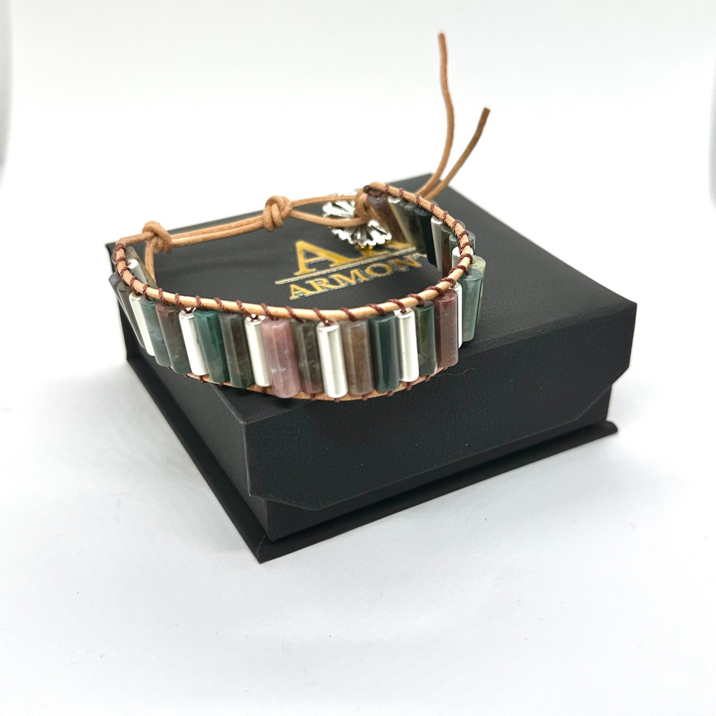 Pulsera de Jade Verde Vivo Joyería Artesanal para Mujeres Inspirada en la Naturaleza