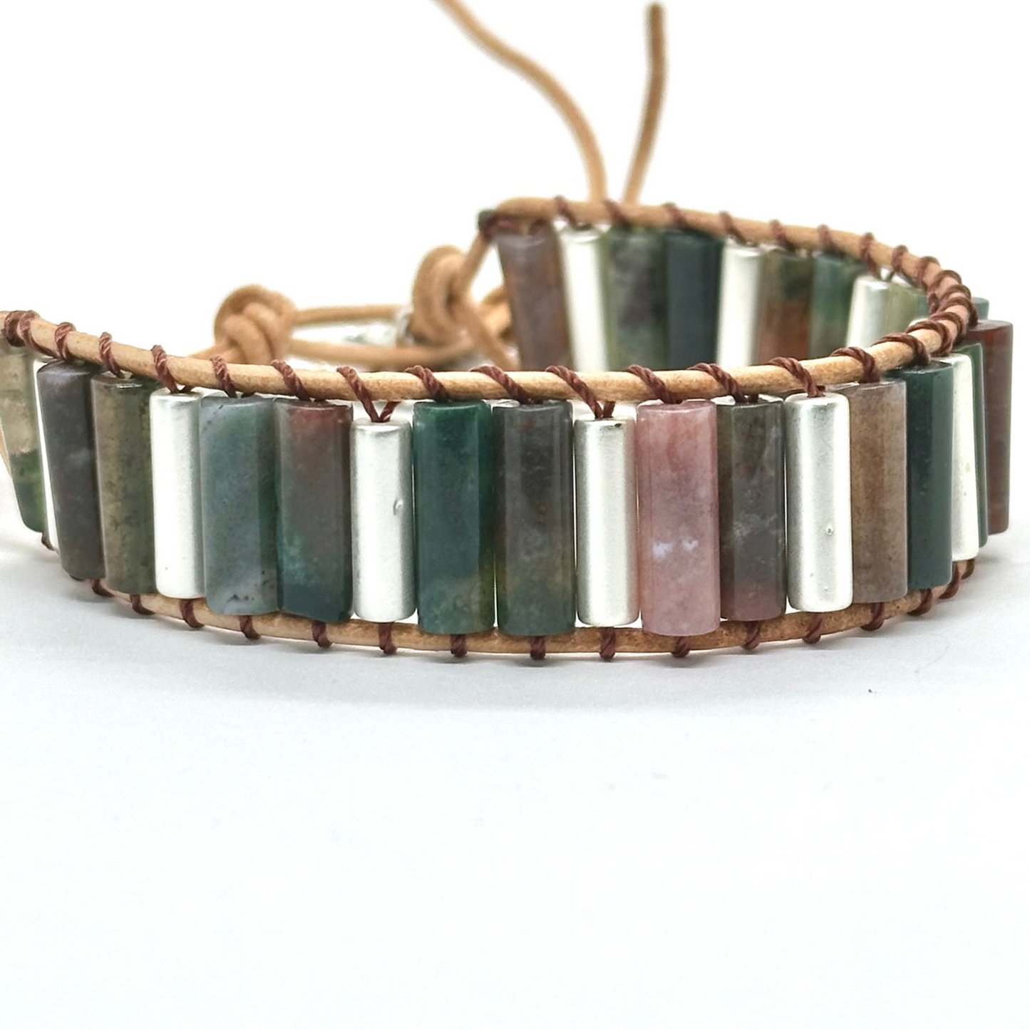 Pulsera de Jade Verde Vivo Joyería Artesanal para Mujeres Inspirada en la Naturaleza