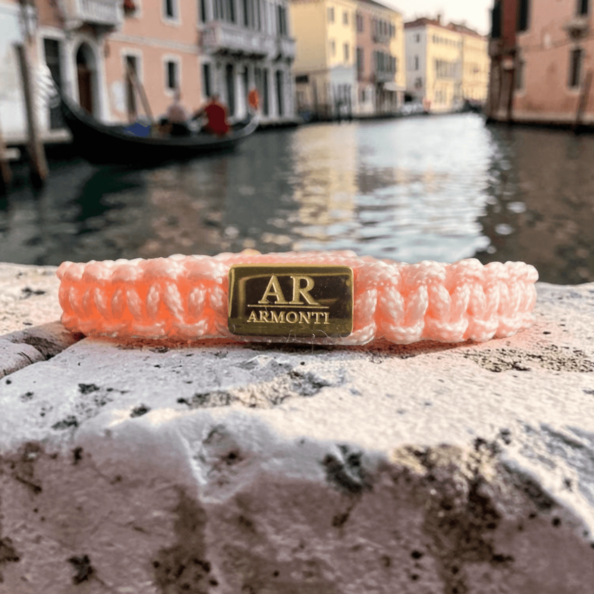 Pulsera macramé rosa logo oro mujer - Pulsera macramé rosa mujer - ARMONTI