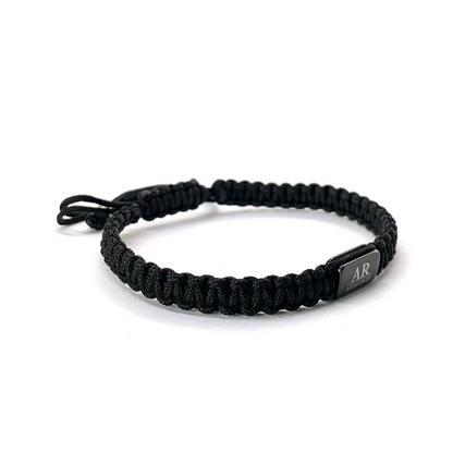 Pulsera Lapislázuli y Macramé Negro: Sabiduría, Poder y Estilo Sofisticado
