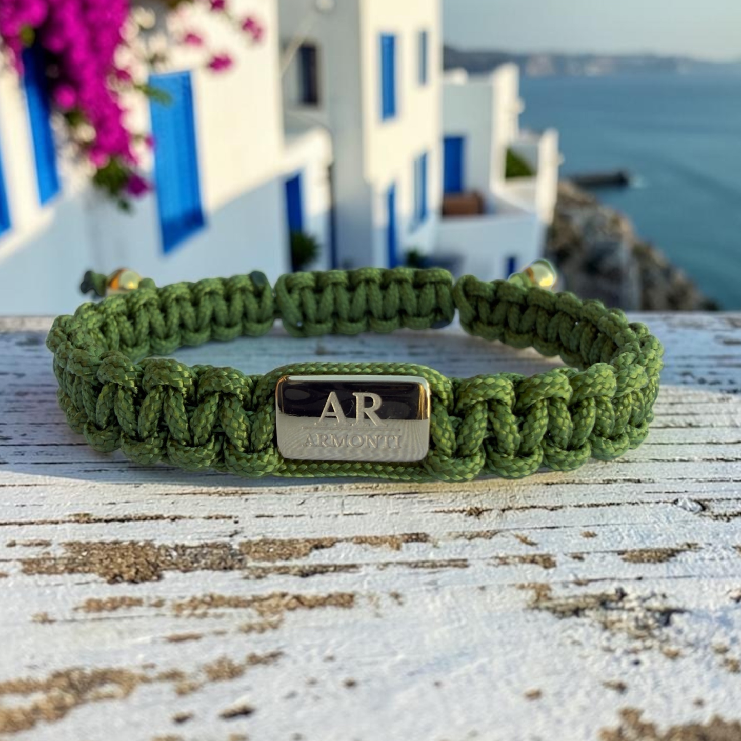 Pulsera verde macramé logo para mujer