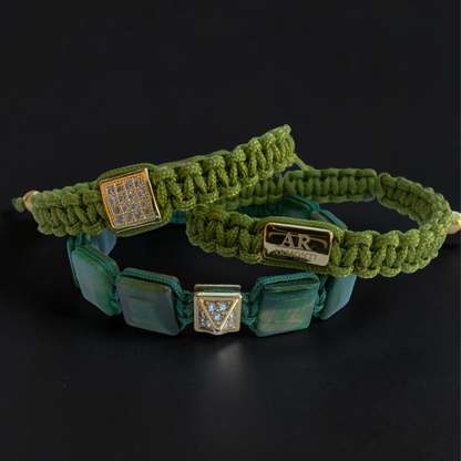 Pulsera verde macramé logo para mujer